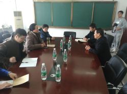 副校长许金龙在教育经济与管理研究所听取工作情况介绍 副校长许金龙在教育经济与管理研究所听取工作情况介绍
