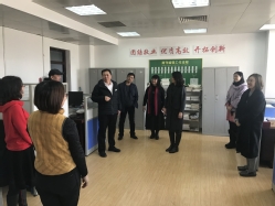 副校长韩国海在基教中心与教师交流 副校长韩国海在基教中心与教师交流