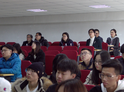 刘娇书记听取国际商学院赵晔讲授的《管理会计》 刘娇书记听取国际商学院赵晔讲授的《管理会计》