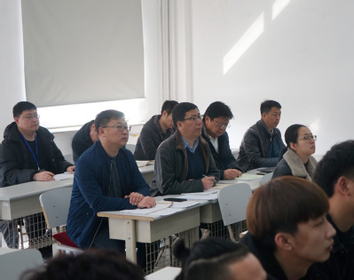 钱英伟副书记听取音乐学院杨丽华讲授的《声乐文献与教学法》 钱英伟副书记听取音乐学院杨丽华讲授的《声乐文献与教学法》