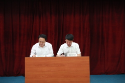 贾玉明书记与山东明德物业管理有限公司沈阳分公司签订校企合作协议 贾玉明书记与山东明德物业管理有限公司沈阳分公司签订校企合作协议