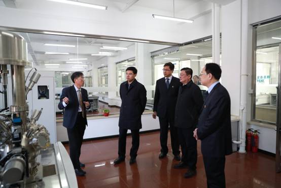 2.李金科副省长考察能源与环境催化工程技术研究中心.JPG