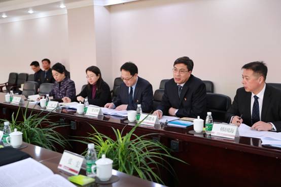 4.郝德永校长在考察调研座谈会上进行工作汇报.JPG